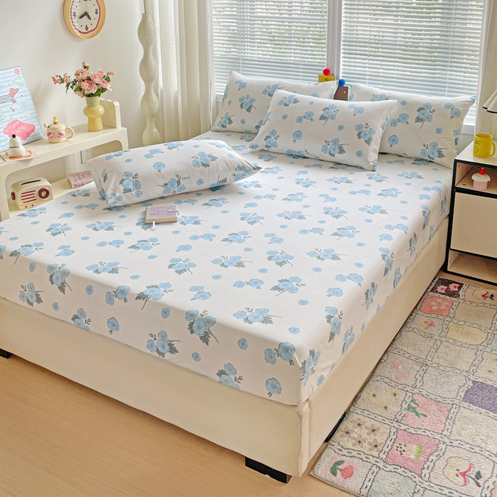 91家纺网 家纺一手货源 找家纺 极梦家纺 2025新款磨毛植物羊绒印花单床笠三件套学生宿舍 蓝樱花语床笠款