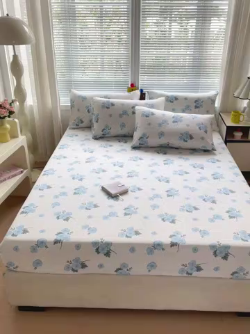 91家纺网 家纺一手货源 找家纺 极梦家纺 2025新款磨毛植物羊绒印花单床笠三件套学生宿舍 蓝樱花语床笠款