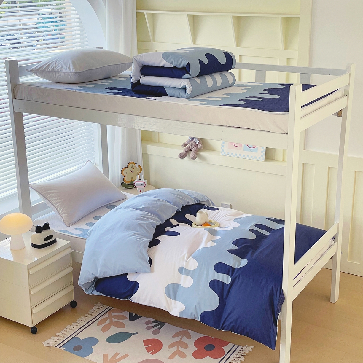 91家纺网 家纺一手货源 找家纺 金鑫汇家纺2025新款全棉纯棉宿舍印花学生宿舍上下铺三件套单被套 奶油蓝