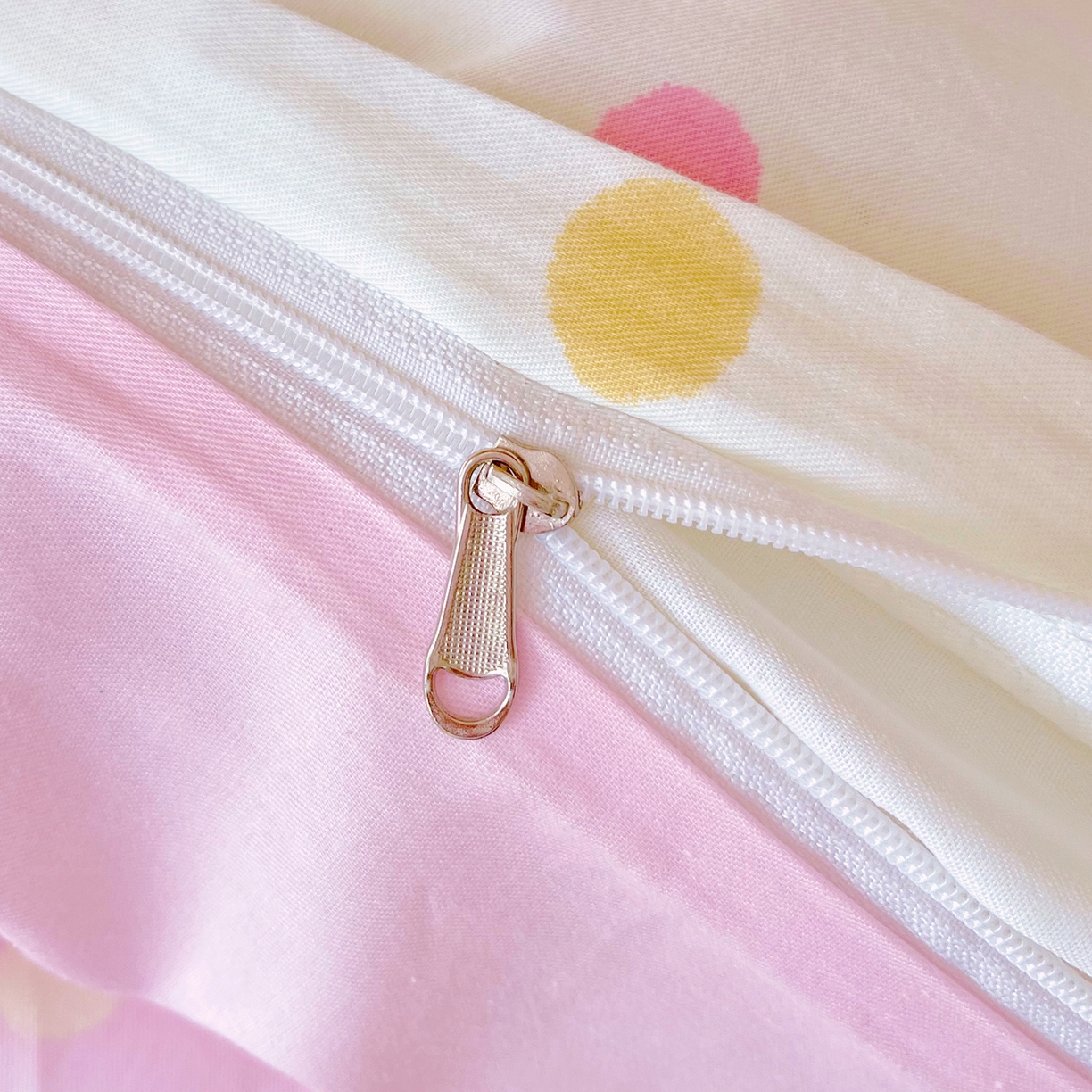 91家纺网 家纺一手货源 找家纺 金鑫汇家纺2025新款全棉纯棉宿舍印花学生宿舍上下铺三件套单被套 奇趣小兔