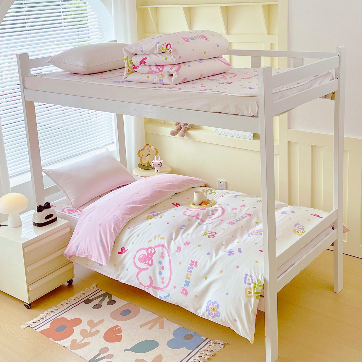 91家纺网 家纺一手货源 找家纺 金鑫汇家纺2025新款全棉纯棉宿舍印花学生宿舍上下铺三件套单被套 奇趣小兔