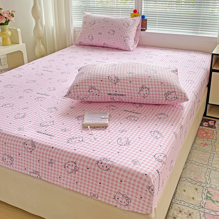 91家纺网 家纺一手货源 找家纺 极梦家纺 2025新款磨毛植物羊绒印花单床笠三件套学生宿舍 线条kt猫粉床笠款