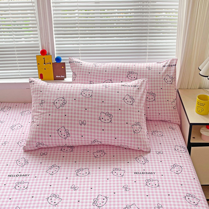 91家纺网 家纺一手货源 找家纺 极梦家纺 2025新款磨毛植物羊绒印花单床笠三件套学生宿舍 线条kt猫粉床笠款