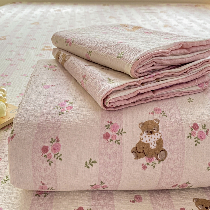 91家纺网 家纺一手货源 找家纺 雅阁尔家纺 2025新款直播小红书ins风针织提花双层纱美式碎花简约床单单品单床单+枕套 花园小熊