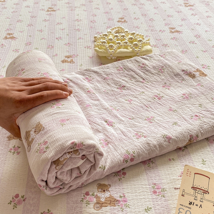 91家纺网 家纺一手货源 找家纺 雅阁尔家纺 2025新款直播小红书ins风针织提花双层纱美式碎花简约床单单品单床单+枕套 花园小熊