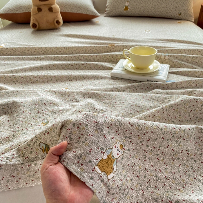 91家纺网 家纺一手货源 找家纺 雅阁尔家纺 2025新款直播小红书ins风针织提花双层纱美式碎花简约床单单品单床单+枕套 元素小熊