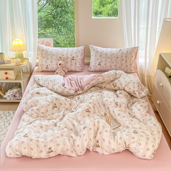 91家纺网 家纺一手货源 找家纺 雅阁尔家纺 2025新款直播小红书ins风针织提花双层纱美式碎花简约风单品单被套 花园小熊