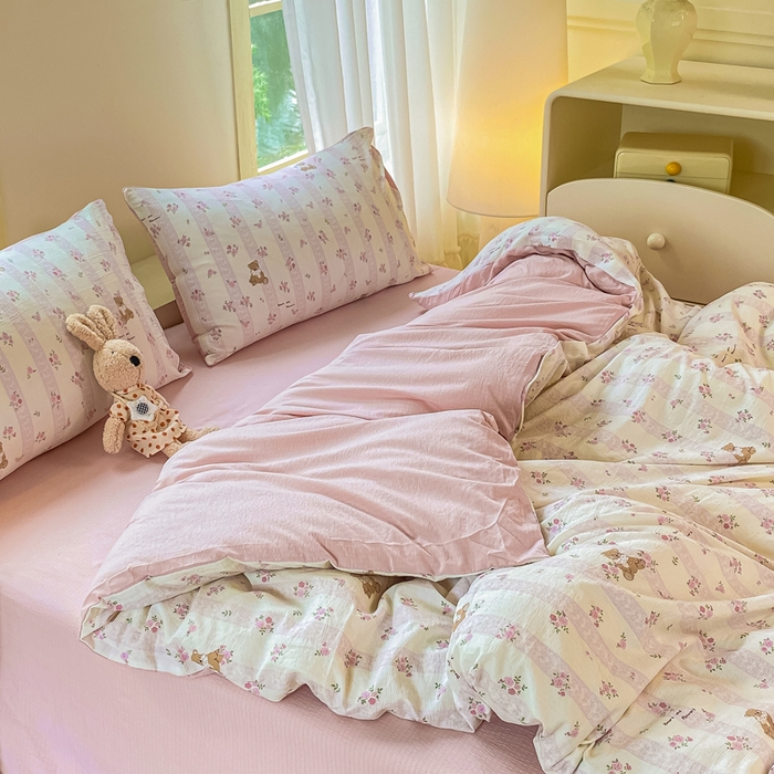 91家纺网 家纺一手货源 找家纺 雅阁尔家纺 2025新款直播小红书ins风针织提花双层纱美式碎花简约风单品单被套 花园小熊