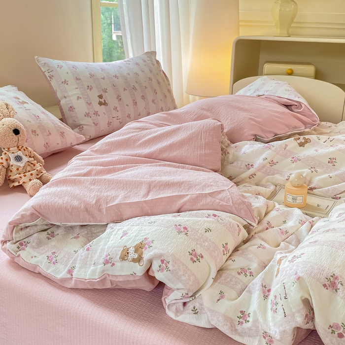 91家纺网 家纺一手货源 找家纺 雅阁尔家纺 2025新款直播小红书ins风针织提花双层纱美式碎花简约风单品单被套 花园小熊