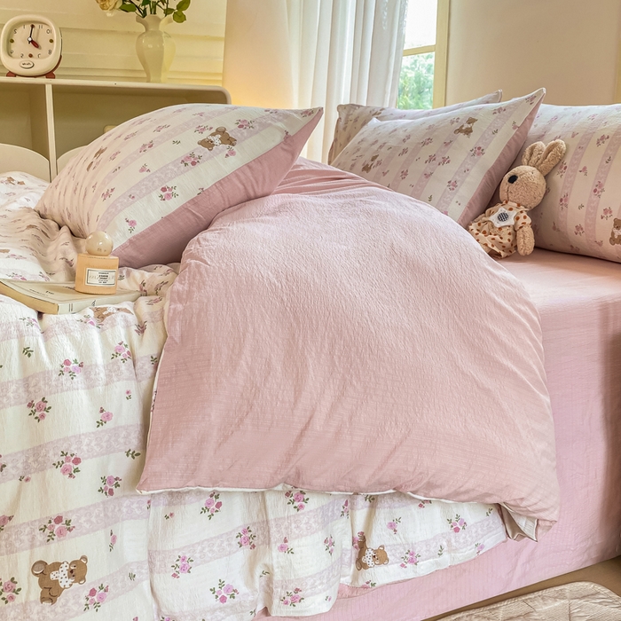 91家纺网 家纺一手货源 找家纺 雅阁尔家纺 2025新款直播小红书ins风针织提花双层纱美式碎花简约风单品单被套 花园小熊