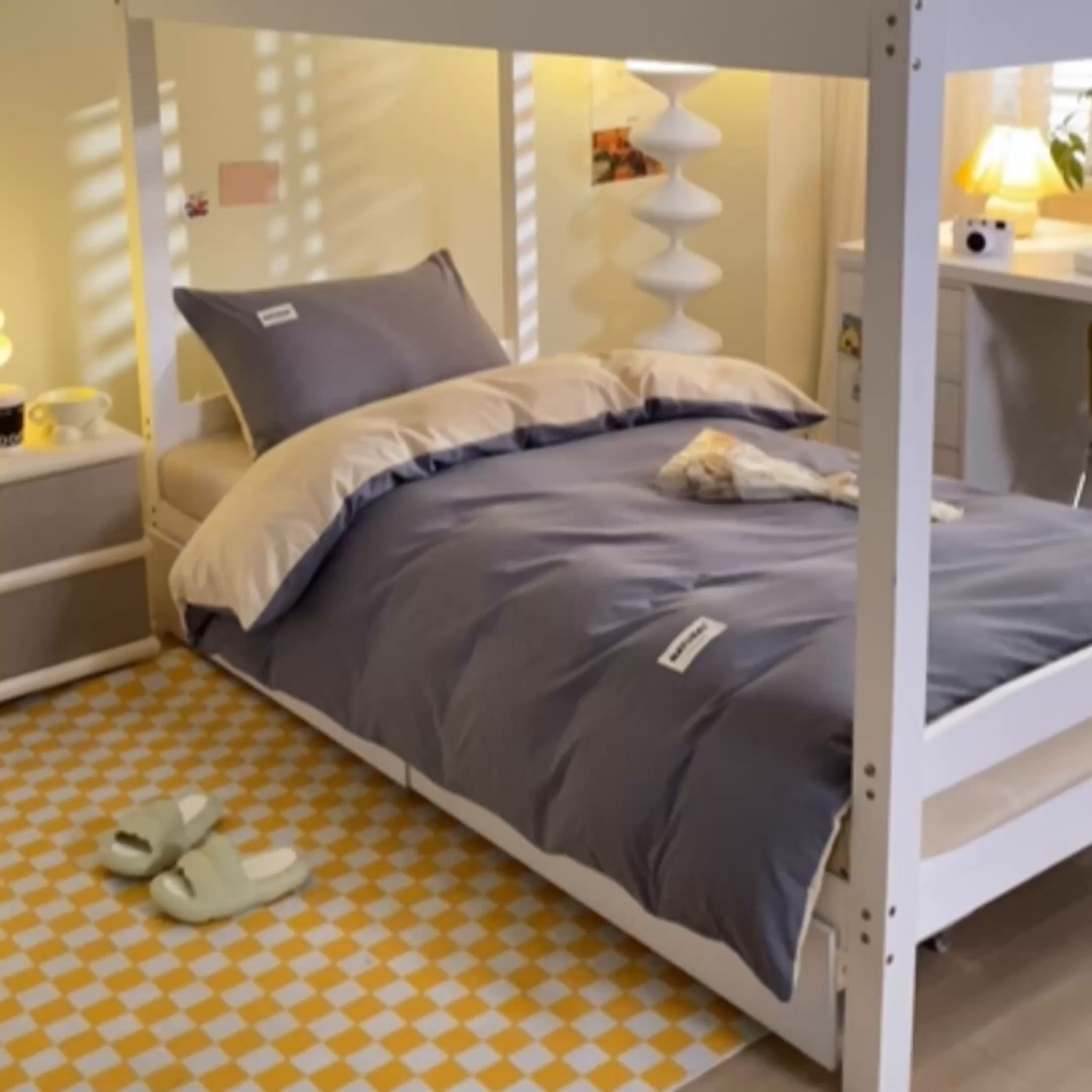 91家纺网 家纺一手货源 找家纺 佳汐蓝家纺 2025新款A类全棉水洗棉学生三件套 贴标-中灰+奶茶