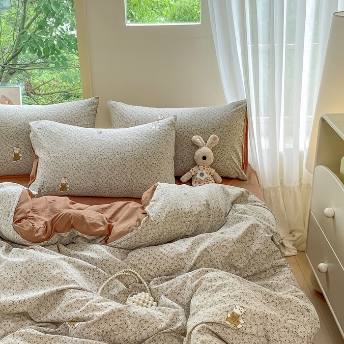 91家纺网 家纺一手货源 找家纺 雅阁尔家纺 2025新款直播小红书ins风针织提花双层纱美式碎花简约风单品单被套 元素小熊