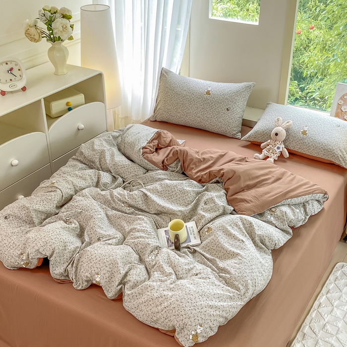 91家纺网 家纺一手货源 找家纺 雅阁尔家纺 2025新款直播小红书ins风针织提花双层纱美式碎花简约风单品单被套 元素小熊