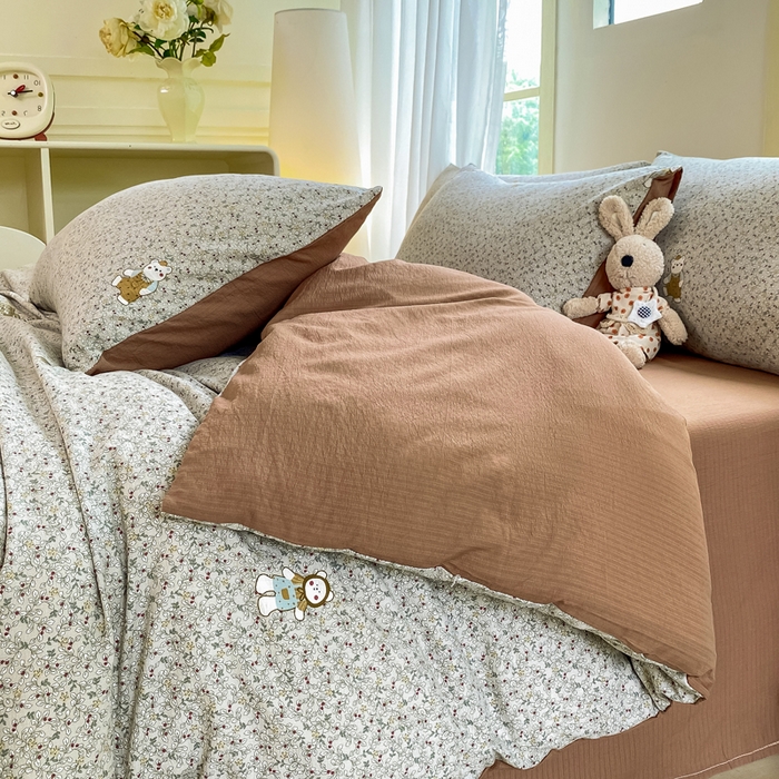 91家纺网 家纺一手货源 找家纺 雅阁尔家纺 2025新款直播小红书ins风针织提花双层纱美式碎花简约风单品单被套 元素小熊