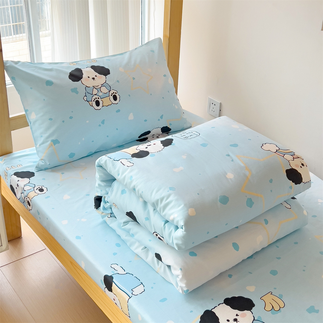 91家纺网 家纺一手货源 找家纺 名兮2025新款全棉纯棉13372学生床多件套 斑点狗