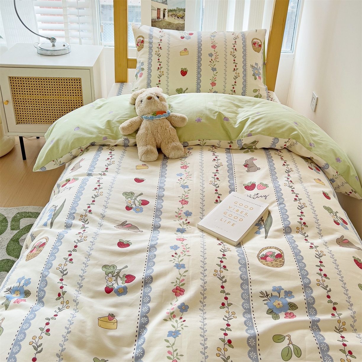 91家纺网 家纺一手货源 找家纺 名兮2025新款全棉纯棉13372学生床多件套 草莓兔兔