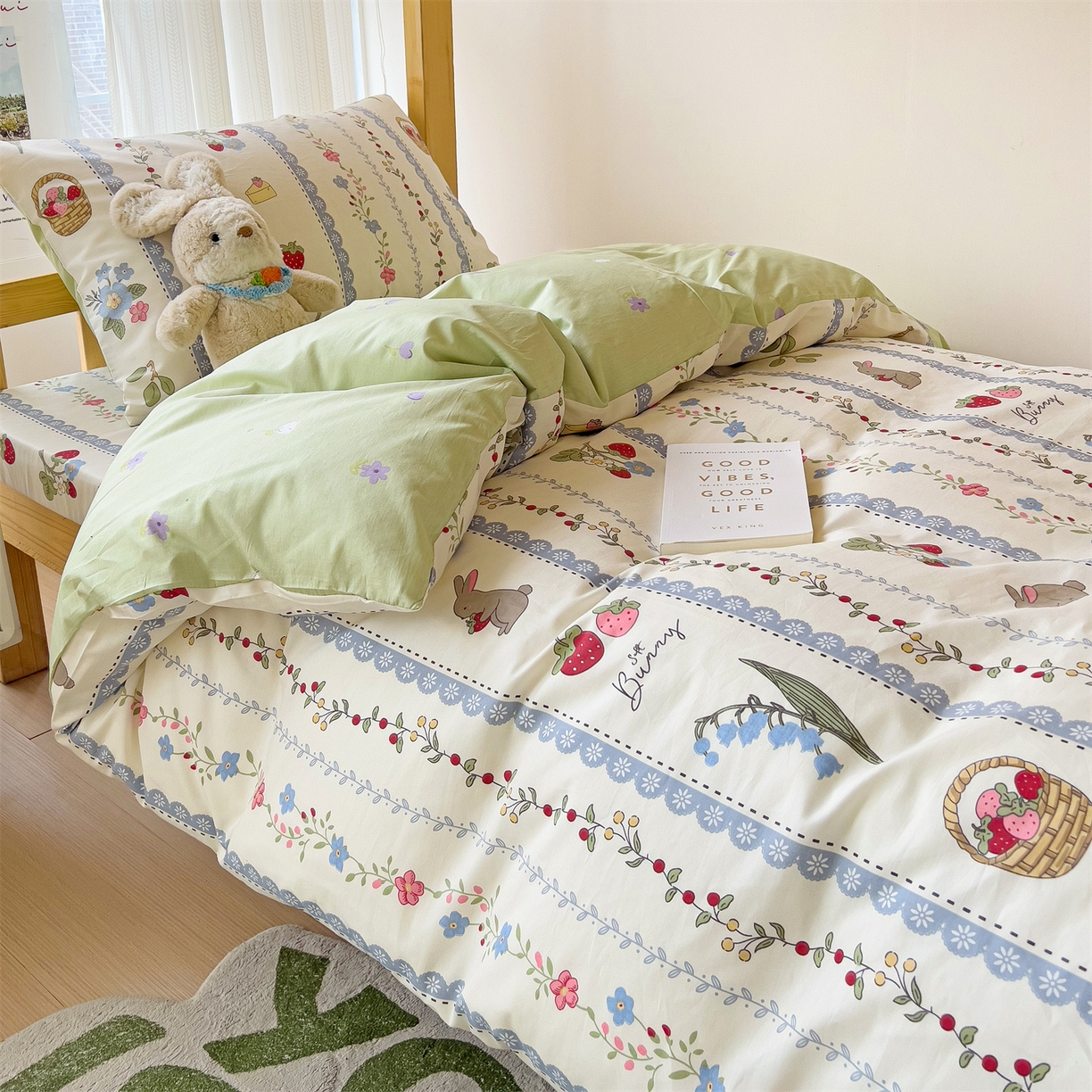 91家纺网 家纺一手货源 找家纺 名兮2025新款全棉纯棉13372学生床多件套 草莓兔兔