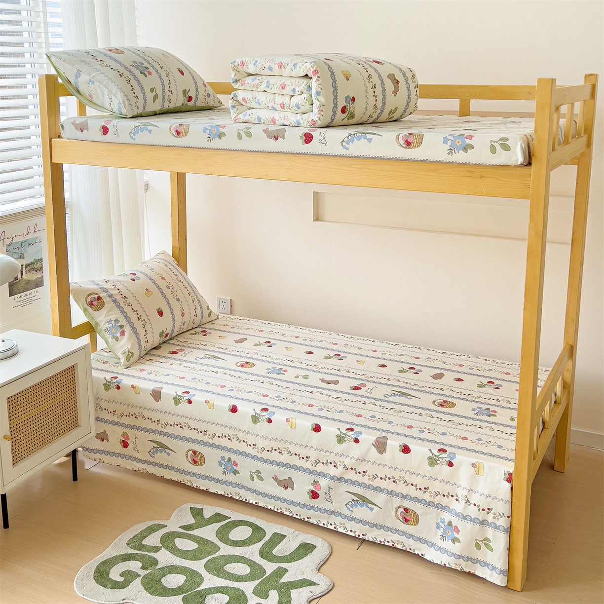 91家纺网 家纺一手货源 找家纺 名兮2025新款全棉纯棉13372学生床多件套 草莓兔兔