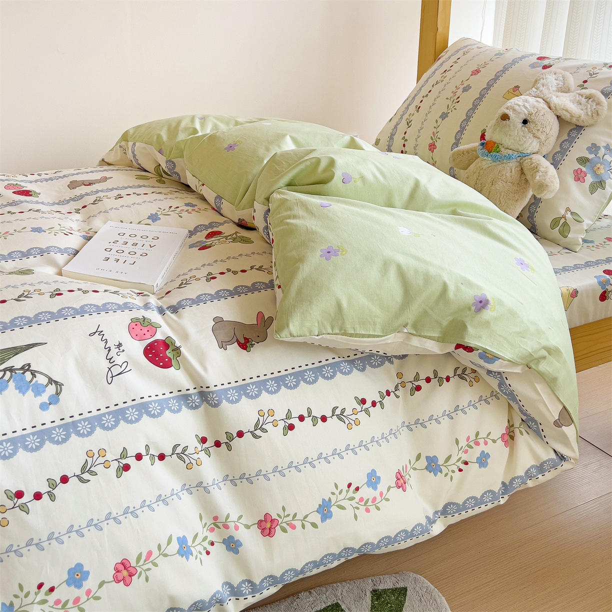 91家纺网 家纺一手货源 找家纺 名兮2025新款全棉纯棉13372学生床多件套 草莓兔兔