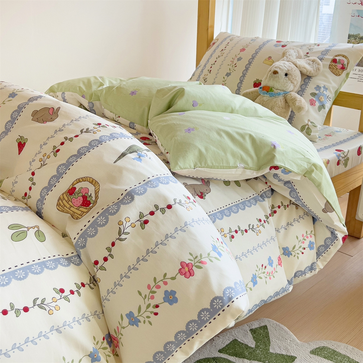 91家纺网 家纺一手货源 找家纺 名兮2025新款全棉纯棉13372学生床多件套 草莓兔兔