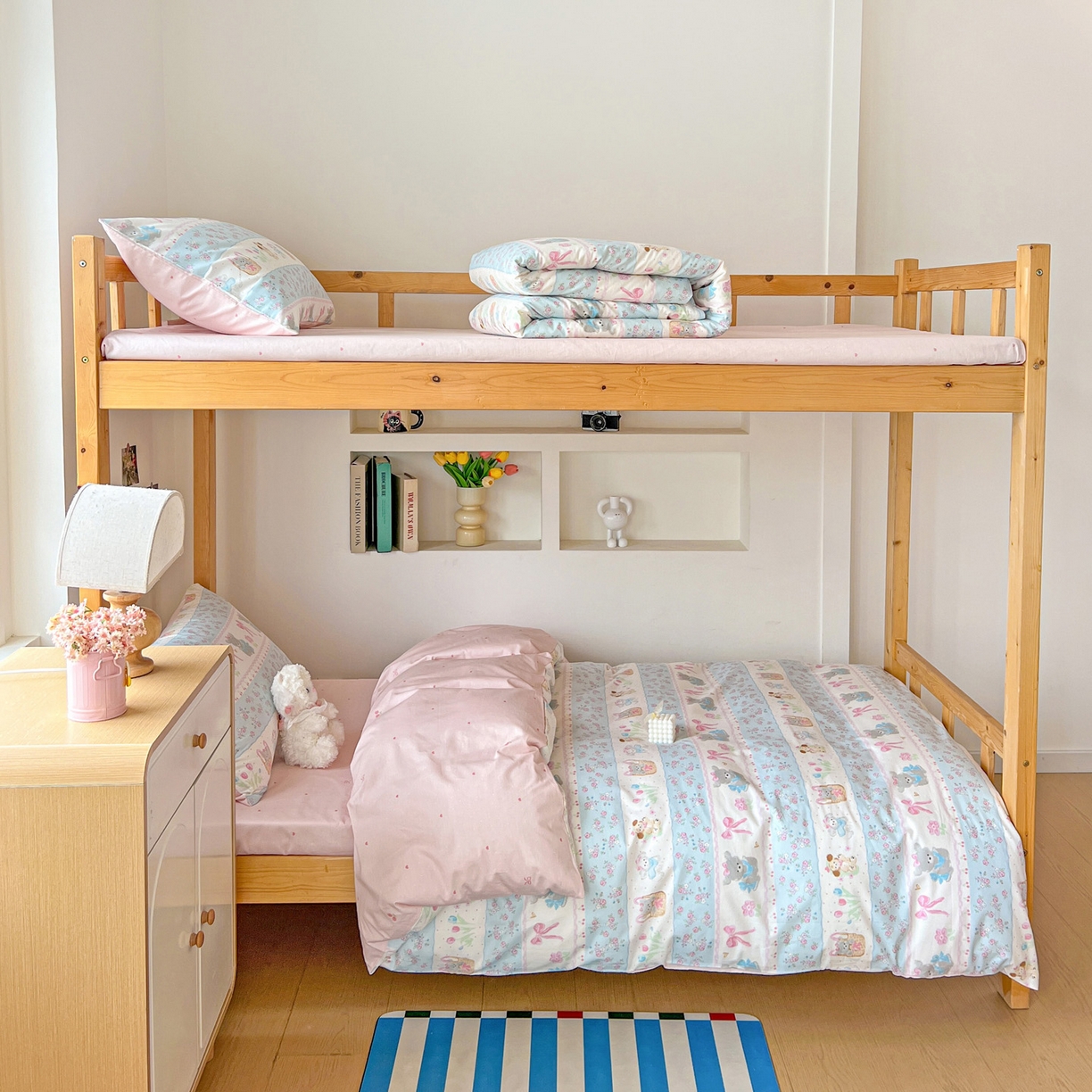 91家纺网 家纺一手货源 找家纺 名兮2025新款全棉纯棉13372学生床多件套 花篮熊