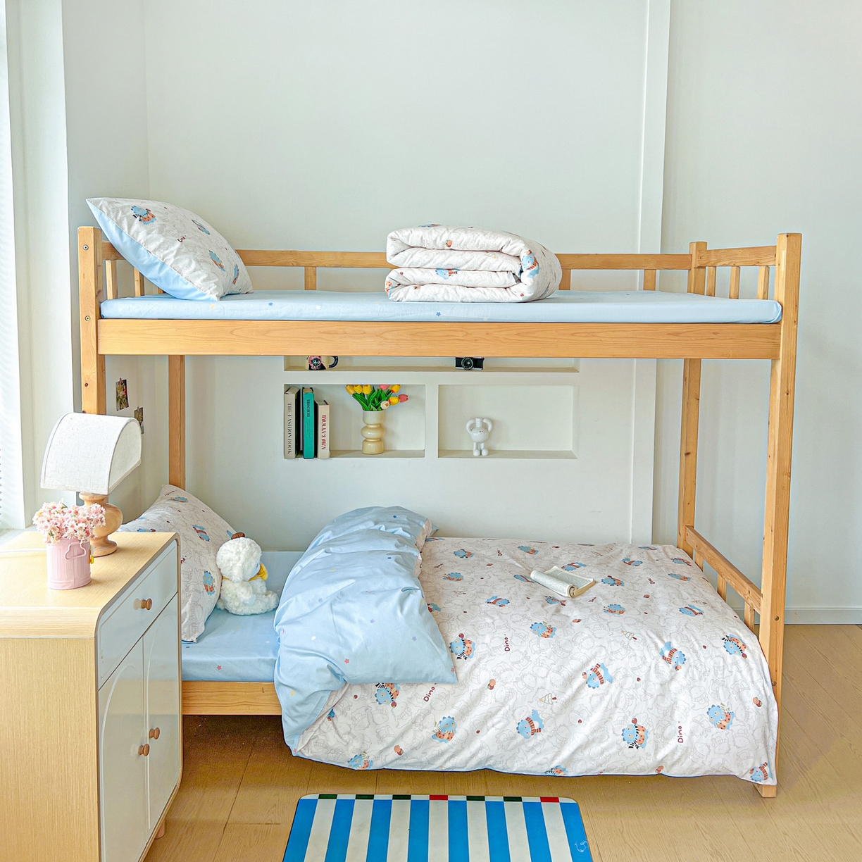 91家纺网 家纺一手货源 找家纺 名兮2025新款全棉纯棉13372学生床多件套 萌龙崽崽