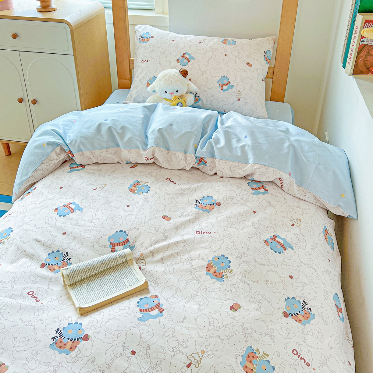 91家纺网 家纺一手货源 找家纺 名兮2025新款全棉纯棉13372学生床多件套 萌龙崽崽