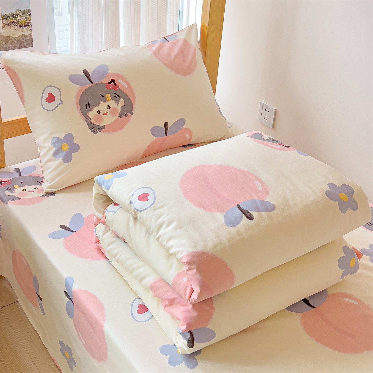 91家纺网 家纺一手货源 找家纺 名兮2025新款全棉纯棉13372学生床多件套 蜜桃女孩