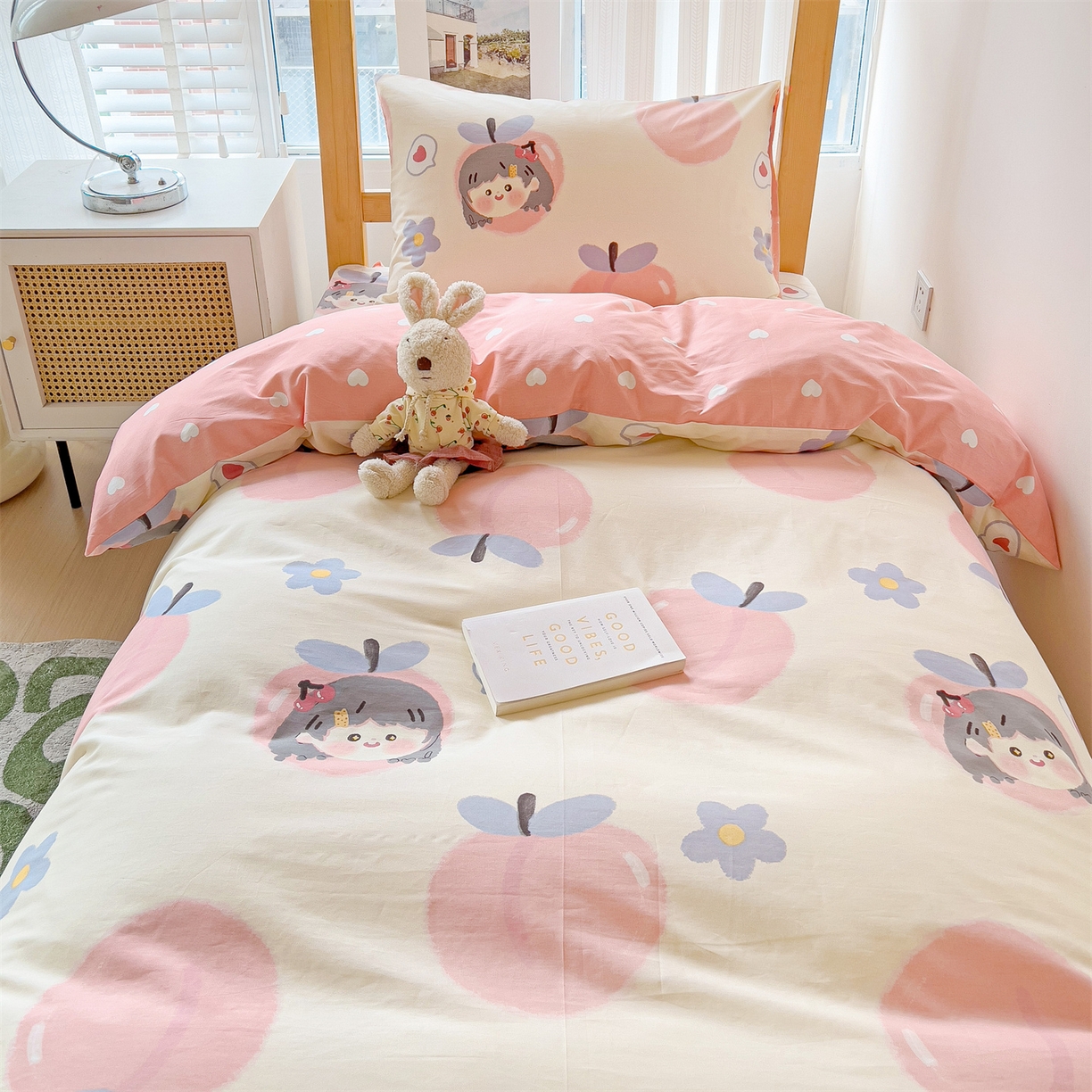 91家纺网 家纺一手货源 找家纺 名兮2025新款全棉纯棉13372学生床多件套 蜜桃女孩