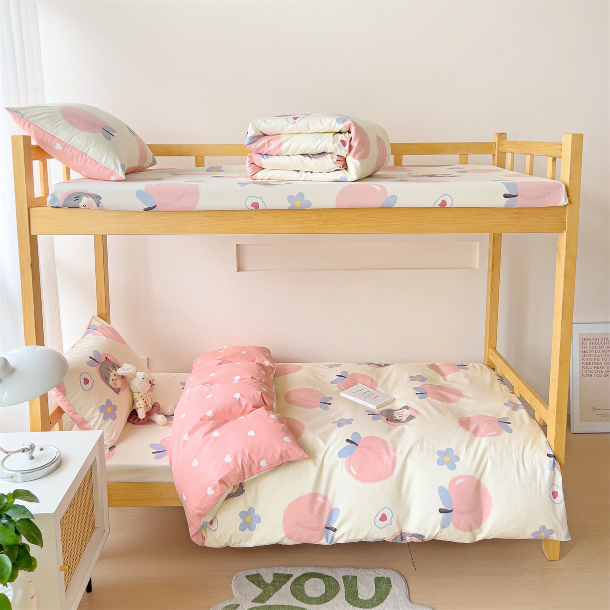 91家纺网 家纺一手货源 找家纺 名兮2025新款全棉纯棉13372学生床多件套 蜜桃女孩