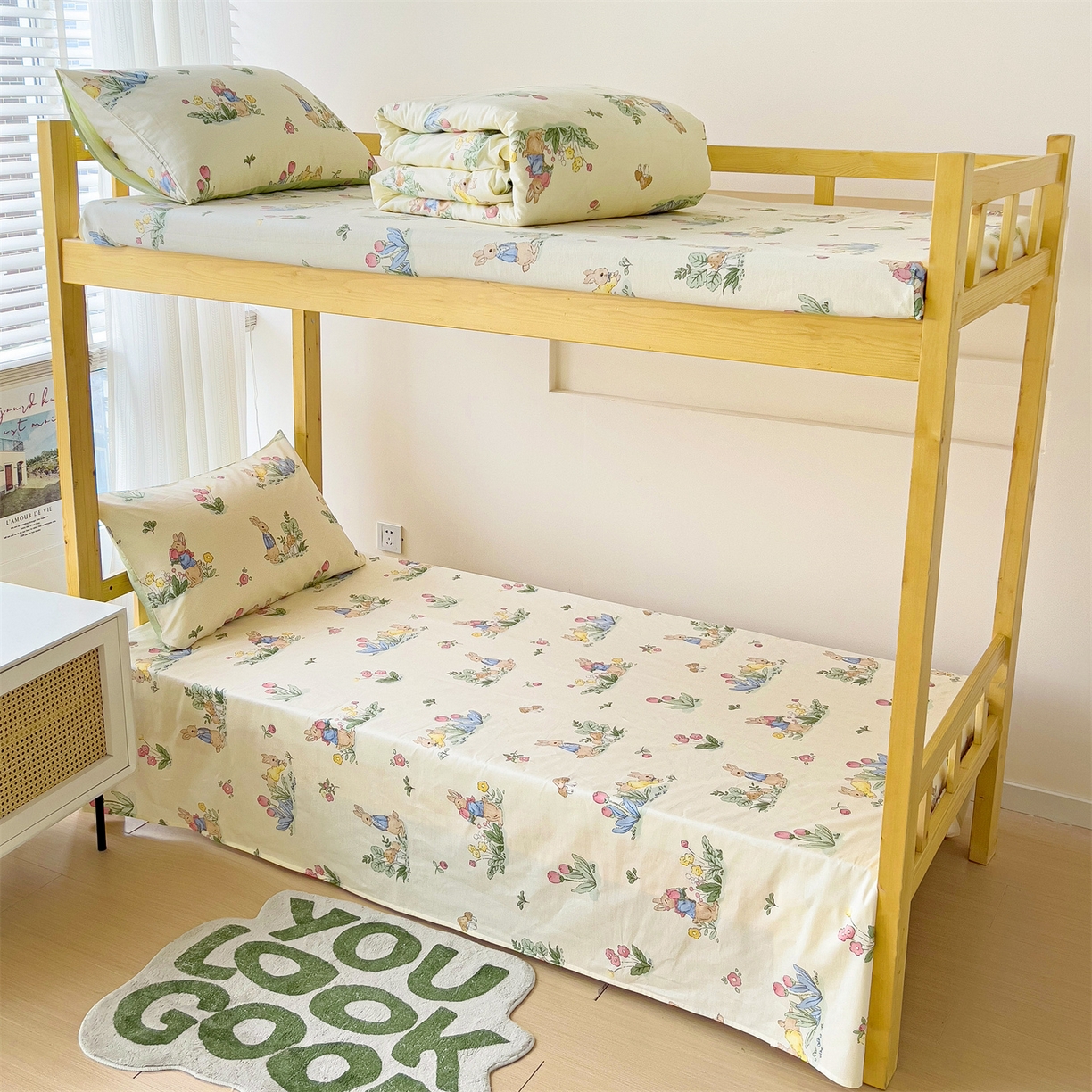 91家纺网 家纺一手货源 找家纺 名兮2025新款全棉纯棉13372学生床多件套 蘑菇小兔