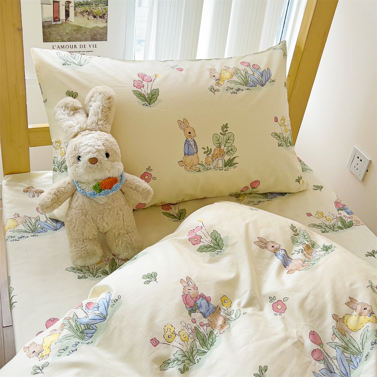 91家纺网 家纺一手货源 找家纺 名兮2025新款全棉纯棉13372学生床多件套 蘑菇小兔