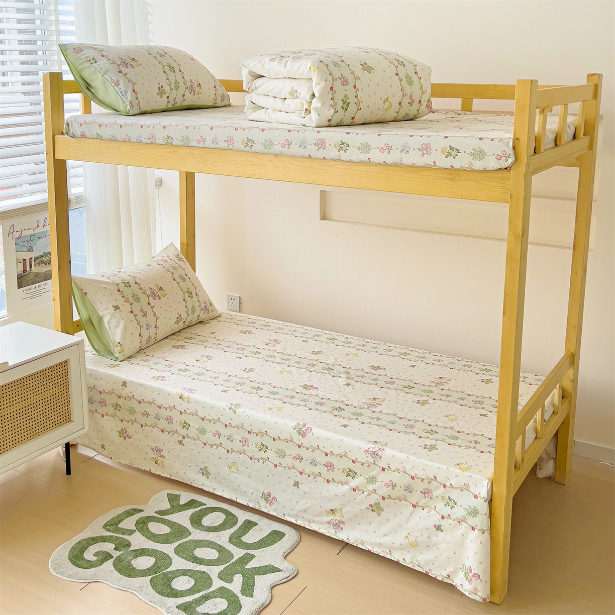 91家纺网 家纺一手货源 找家纺 名兮2025新款全棉纯棉13372学生床多件套 甜蜜兔兔