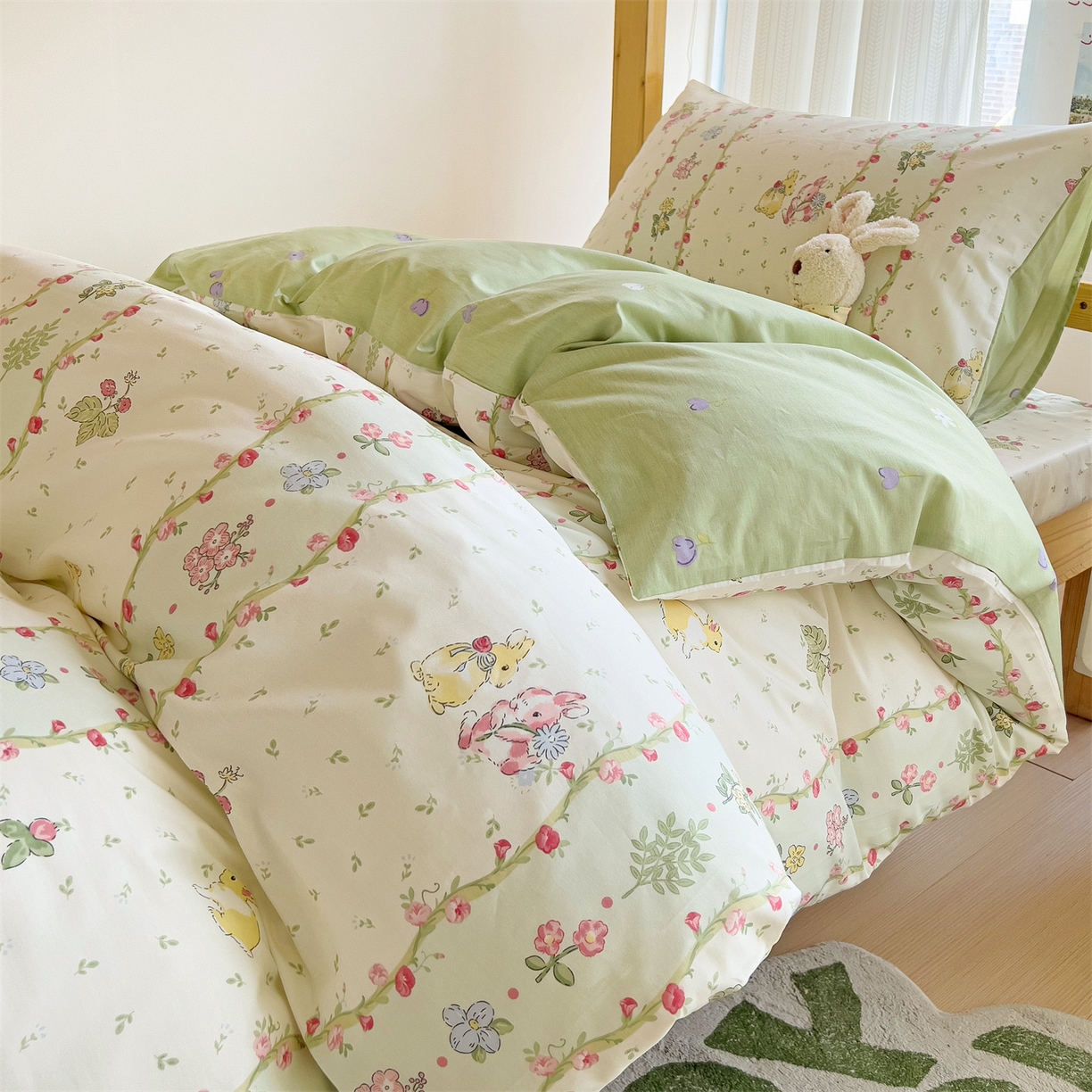 91家纺网 家纺一手货源 找家纺 名兮2025新款全棉纯棉13372学生床多件套 甜蜜兔兔