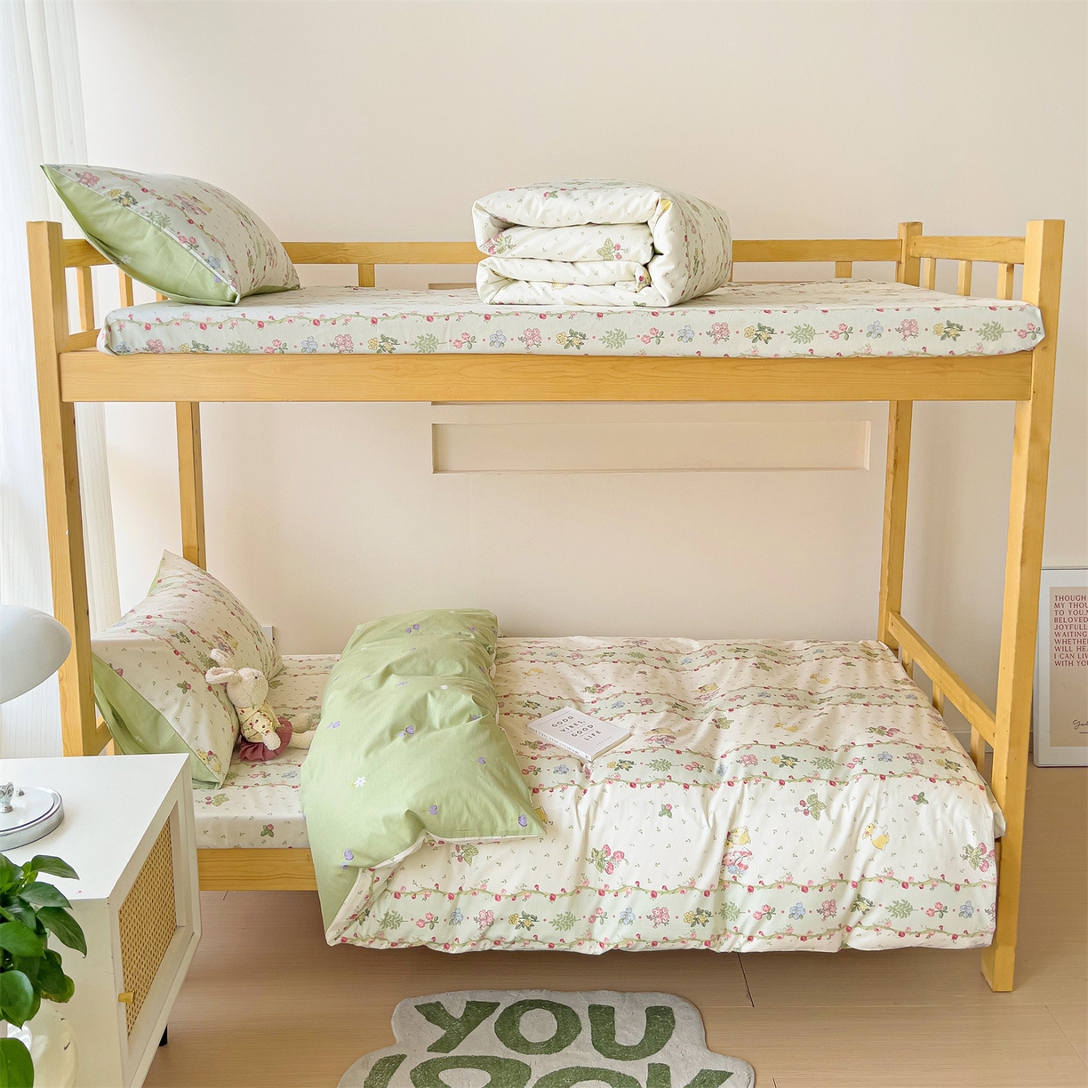 91家纺网 家纺一手货源 找家纺 名兮2025新款全棉纯棉13372学生床多件套 甜蜜兔兔