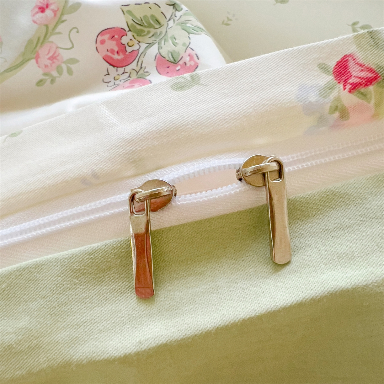 91家纺网 家纺一手货源 找家纺 名兮2025新款全棉纯棉13372学生床多件套 甜蜜兔兔