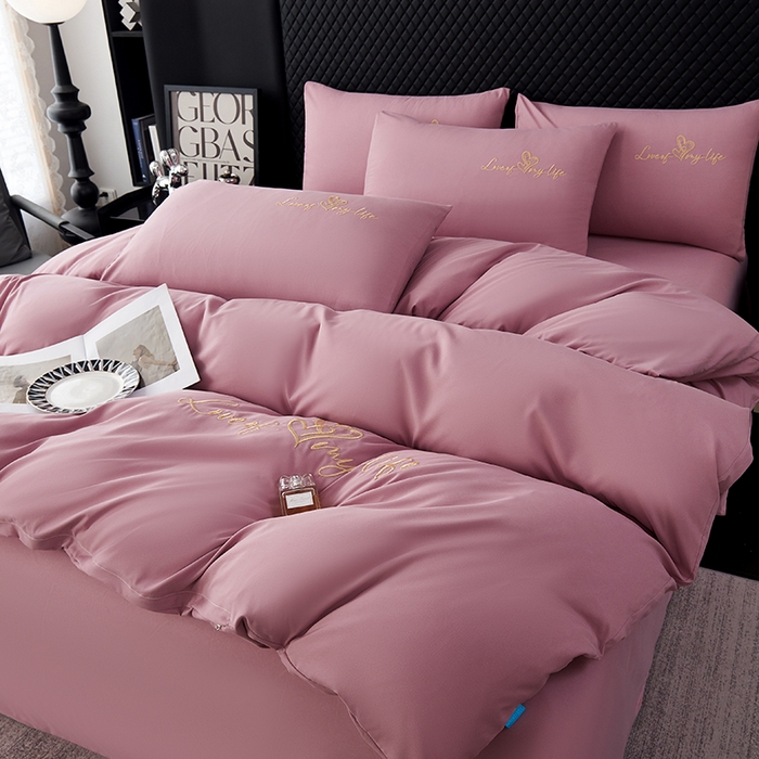 91家纺网 家纺一手货源 找家纺 （总）鑫缘家纺 2025新款水洗磨毛纯色绣花四件套（110克）