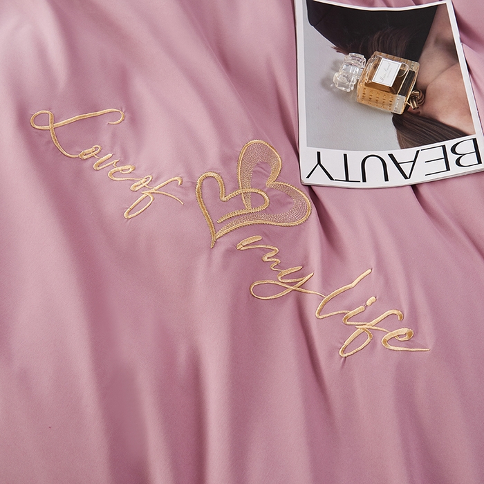 91家纺网 家纺一手货源 找家纺 （总）鑫缘家纺 2025新款水洗磨毛纯色绣花四件套（110克）