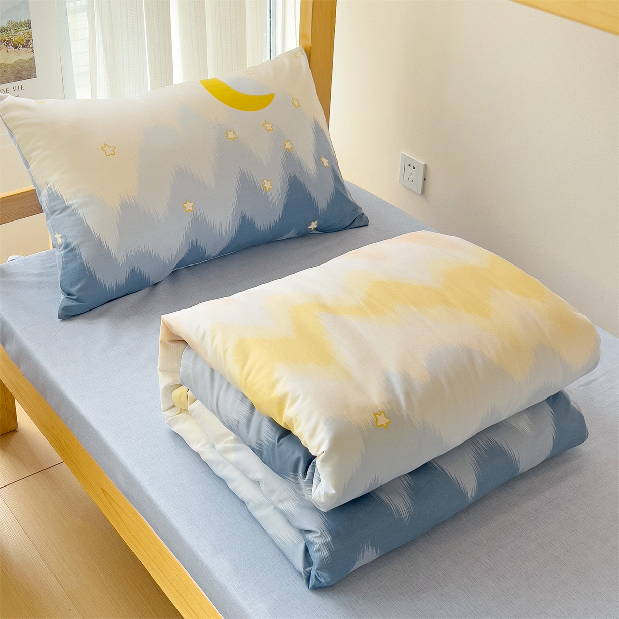 91家纺网 家纺一手货源 找家纺 名兮2025新款全棉纯棉13372学生床多件套 星辰入梦