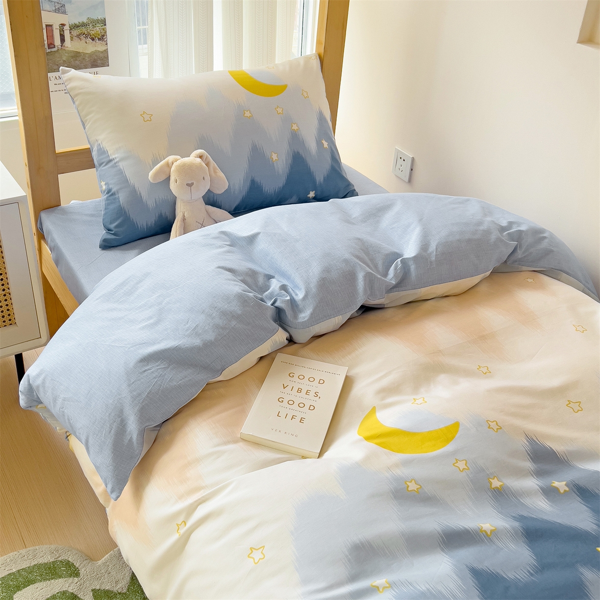 91家纺网 家纺一手货源 找家纺 名兮2025新款全棉纯棉13372学生床多件套 星辰入梦