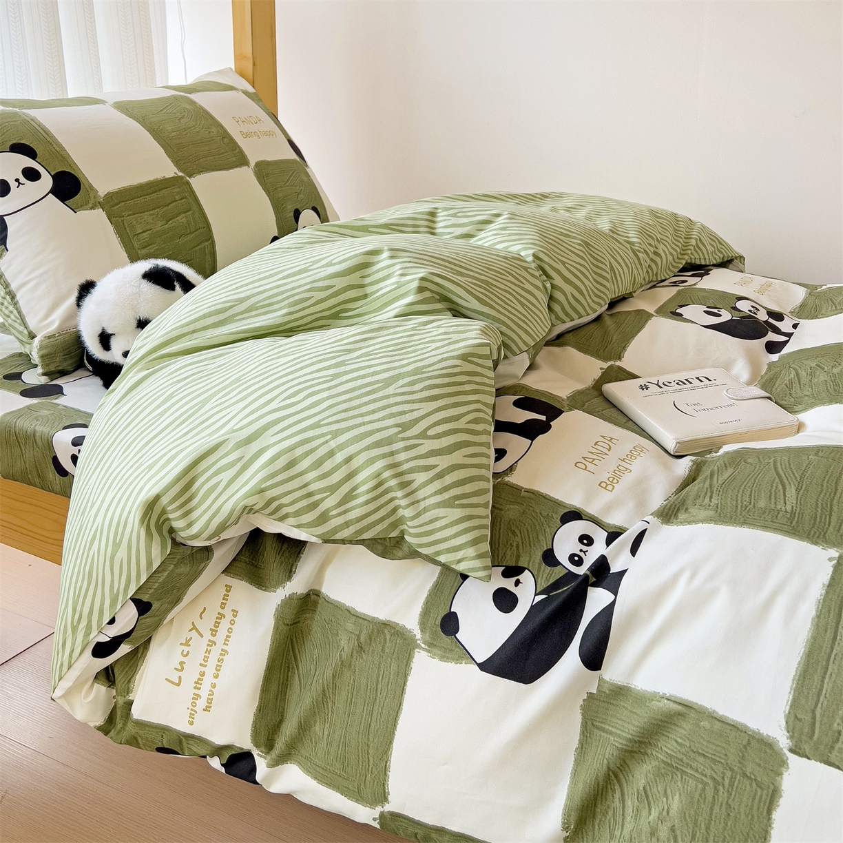 91家纺网 家纺一手货源 找家纺 名兮2025新款全棉纯棉13372学生床多件套 熊猫胖达