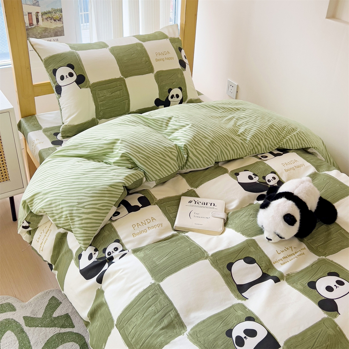 91家纺网 家纺一手货源 找家纺 名兮2025新款全棉纯棉13372学生床多件套 熊猫胖达