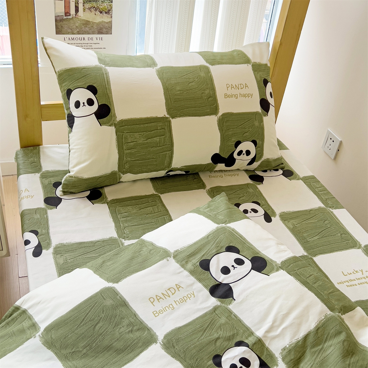 91家纺网 家纺一手货源 找家纺 名兮2025新款全棉纯棉13372学生床多件套 熊猫胖达