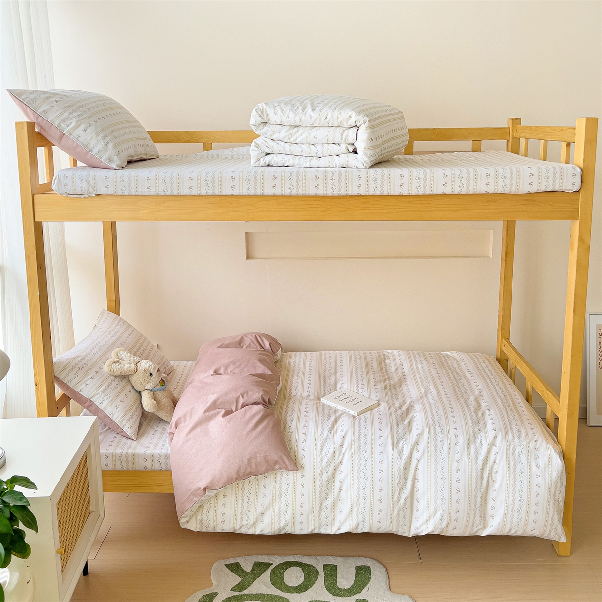 91家纺网 家纺一手货源 找家纺 名兮2025新款全棉纯棉13372学生床多件套 樱桃花