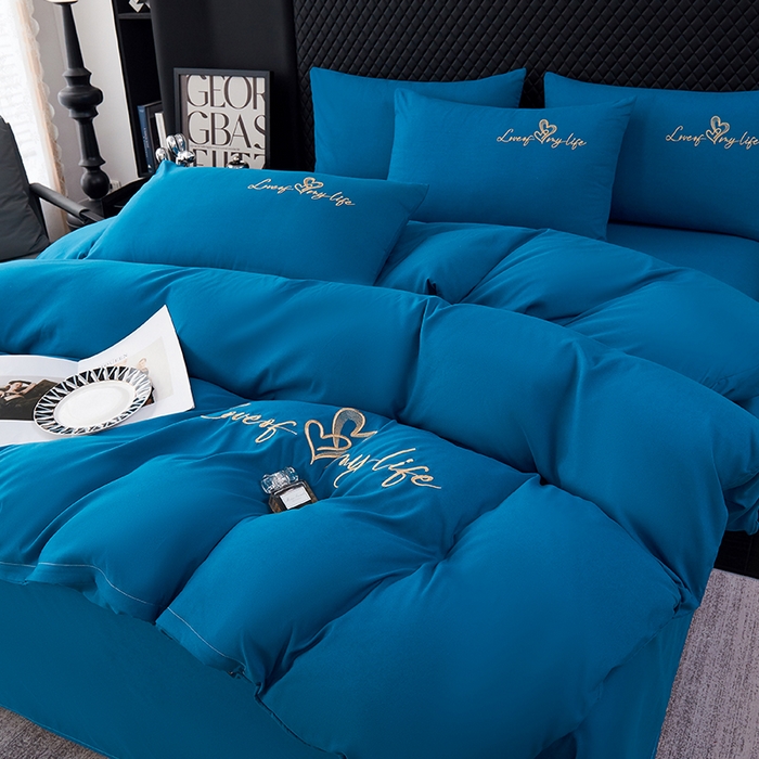 91家纺网 家纺一手货源 找家纺 鑫缘家纺 2025新款水洗磨毛纯色绣花四件套（110克） 宝石蓝