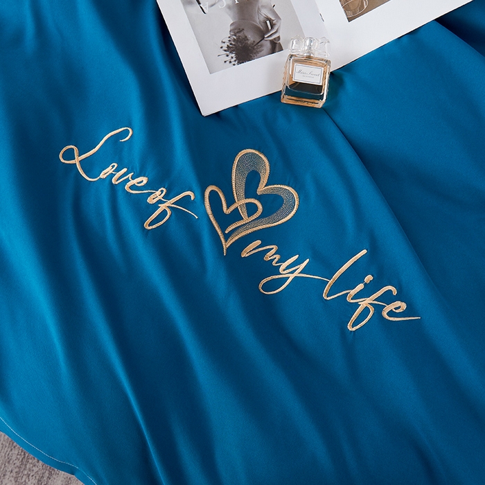 91家纺网 家纺一手货源 找家纺 鑫缘家纺 2025新款水洗磨毛纯色绣花四件套（110克） 宝石蓝