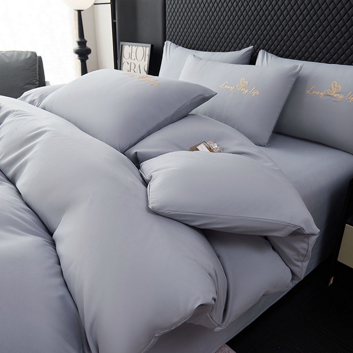 91家纺网 家纺一手货源 找家纺 鑫缘家纺 2025新款水洗磨毛纯色绣花四件套（110克） 星空灰