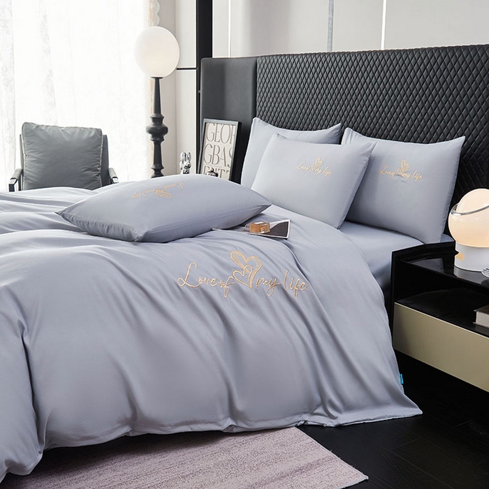 91家纺网 家纺一手货源 找家纺 鑫缘家纺 2025新款水洗磨毛纯色绣花四件套（110克） 星空灰