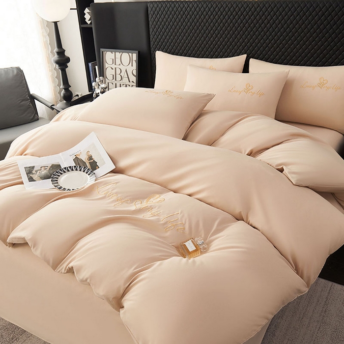 91家纺网 家纺一手货源 找家纺 鑫缘家纺 2025新款水洗磨毛纯色绣花四件套（110克） 香槟金