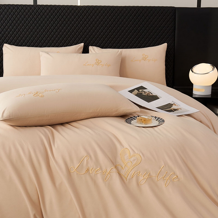 91家纺网 家纺一手货源 找家纺 鑫缘家纺 2025新款水洗磨毛纯色绣花四件套（110克） 香槟金